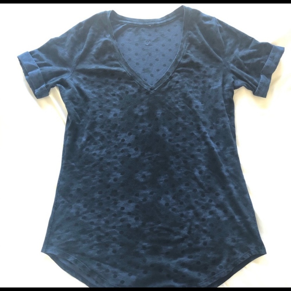 Lululemon navy tee with print size 4